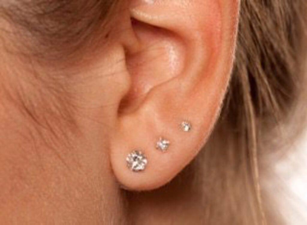 przekłuwanie uszu masaż regulacja pielęgnacja