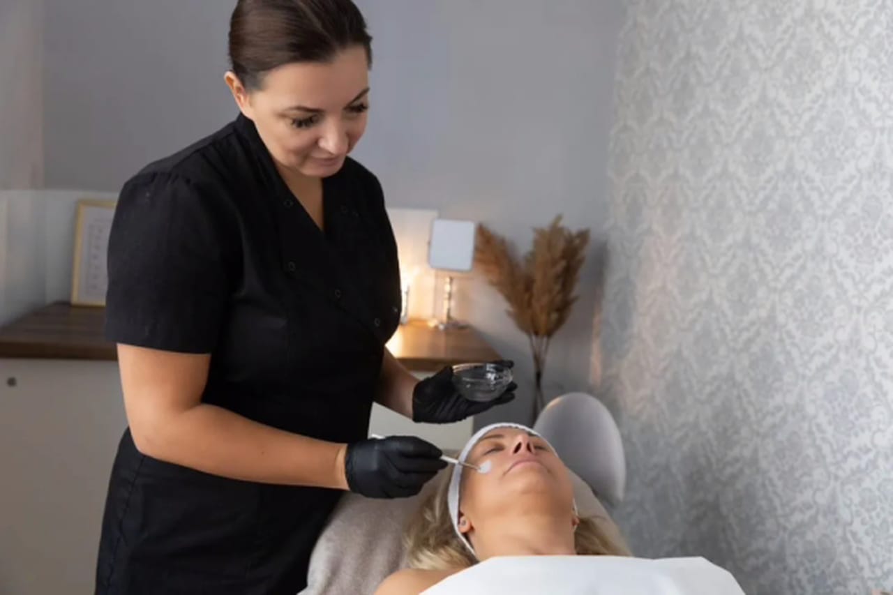 acids - beautician applies to the client's face