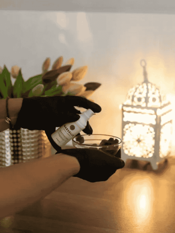 maeselle product - beautician applies to bowl