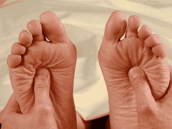 specialist applies pressure to points on the metatarsals