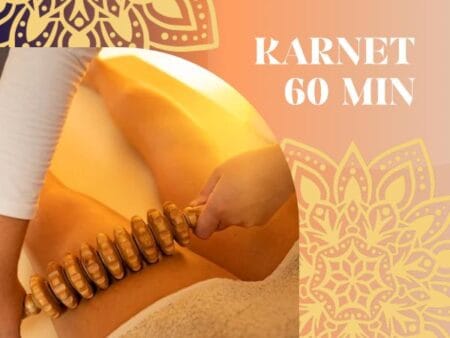 kosmetyczka wykonuje masaż madero, drewnianym wałkiem na udzie klientki - zdjęcie w trakcjie zabiegu